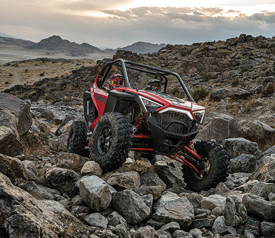 /images/slider/RZR PRO XP Slider/devouring-drivetrain-lg.jpg